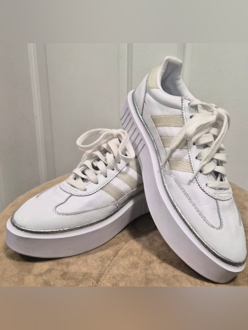 adidas Super Sleek White Leather Lace Up Sneakers US 7.5 with Glitter Trim